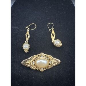 Vintage Gold Tone And Faux Pearl Brooch And Dangle Earrings